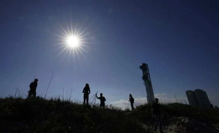 SpaceX is preparing its mega rocket for a second test flight