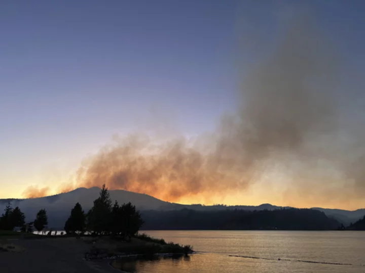 Help arrives to battle wildfire in Washington state near Columbia River Gorge