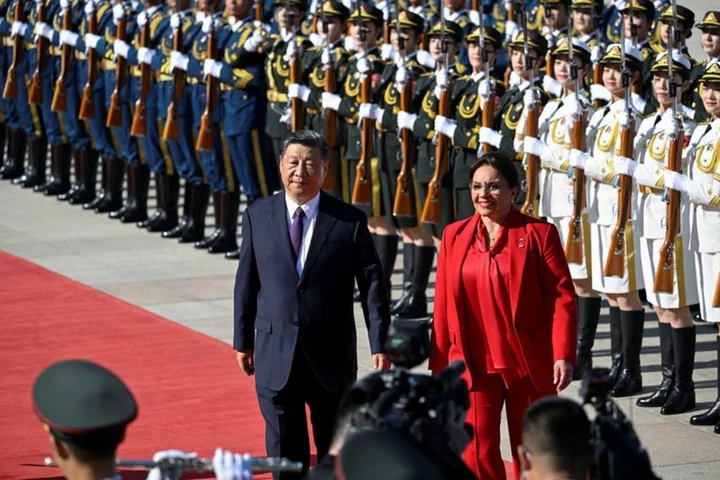 China's Xi says willing to begin free trade talks with Honduras