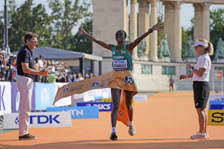 Shankule weathers hot conditions to lead 1-2 finish by Ethiopia in the women's marathon at worlds