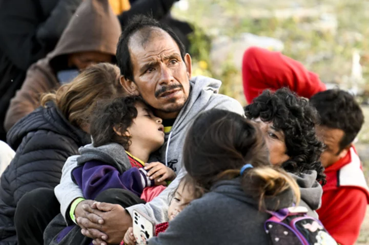 AP PHOTOS: Migrants attempt to cross into the U.S. before Title 42 ends