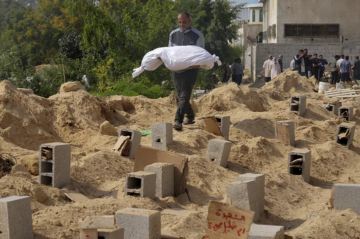 Mass graves, unclaimed bodies and overcrowded cemeteries. The war robs Gaza of funeral rites