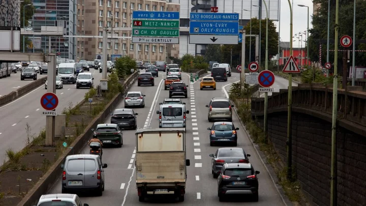 UK drivers warned to display clean air stickers in French cities