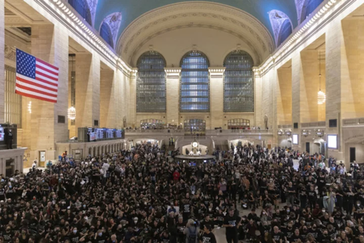 NYC protesters demand Israeli cease-fire, at least 200 detained after filling Grand Central station