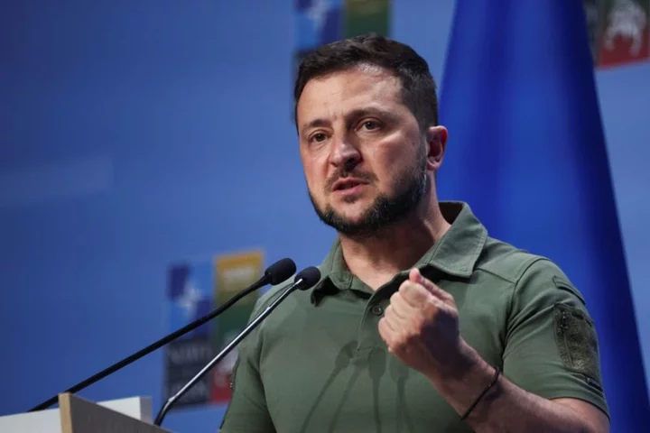 Zelenskiy warns of Russian efforts to halt Kyiv's troops, general notes advances in south