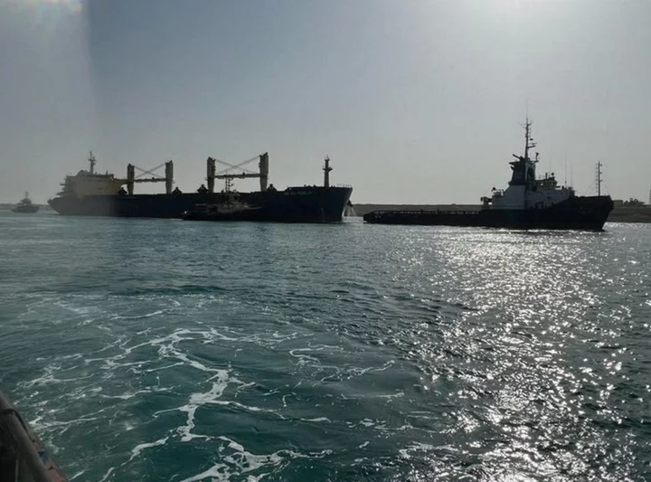 Suez traffic returns to normal after ship briefly stranded