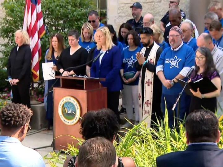 Highland Park marks year since July 4th parade shootings with moment of silence