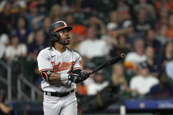 Mullins hits 3-run homer in 9th to lift Orioles to 8-7 win over Astros