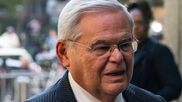 Bob Menendez: US senator pleads not guilty as FBI probes Egypt ties