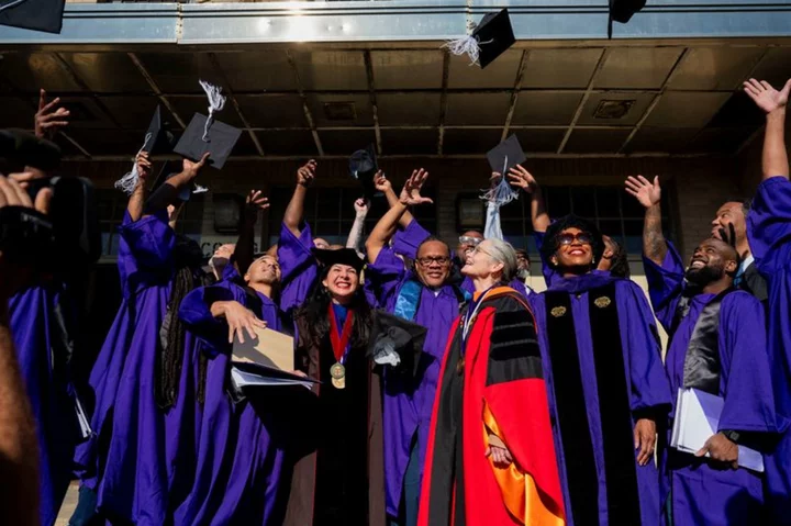 For the first time, US prisoners graduate from top university