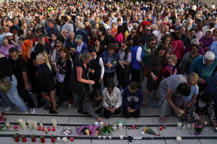 Hundreds gather for Clonmel vigil to four young victims of horror car crash