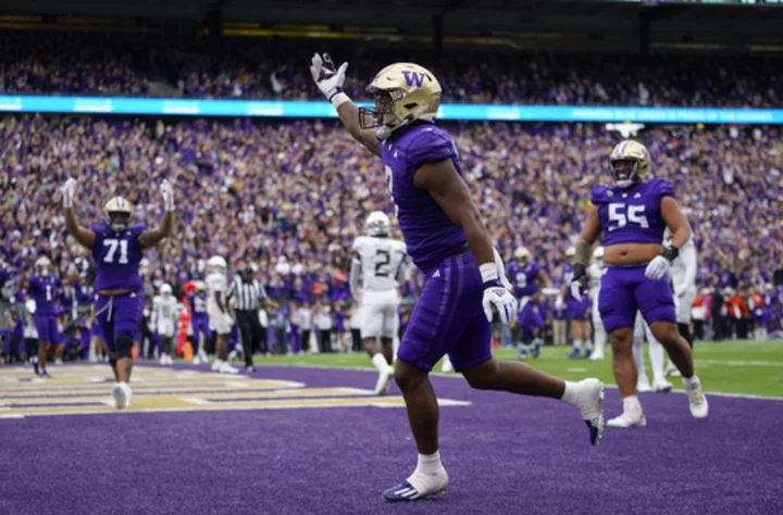 Late TD pass by Michael Penix Jr. lifts No. 8 Washington to wild 36-33 win over No. 7 Oregon