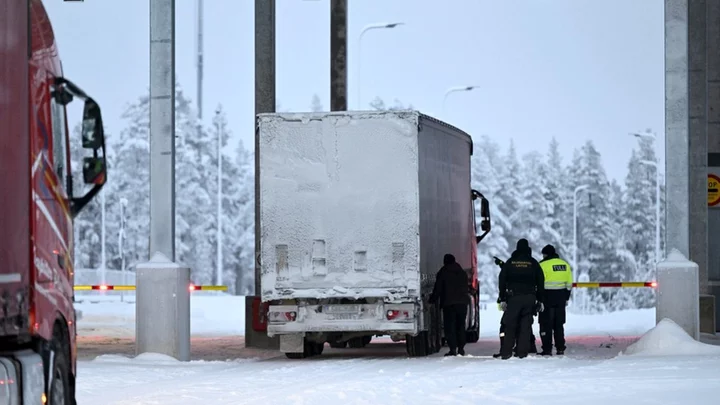 Finland to close border with Russia over migrant crossings