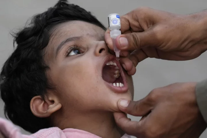 Pakistan officials consider a new way to boost polio vaccination: prison