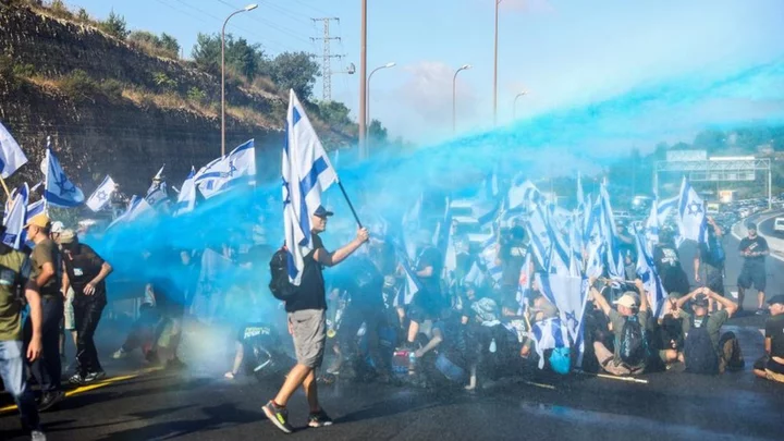 Israel: Police and anti-judicial reform protesters clash as bill advances