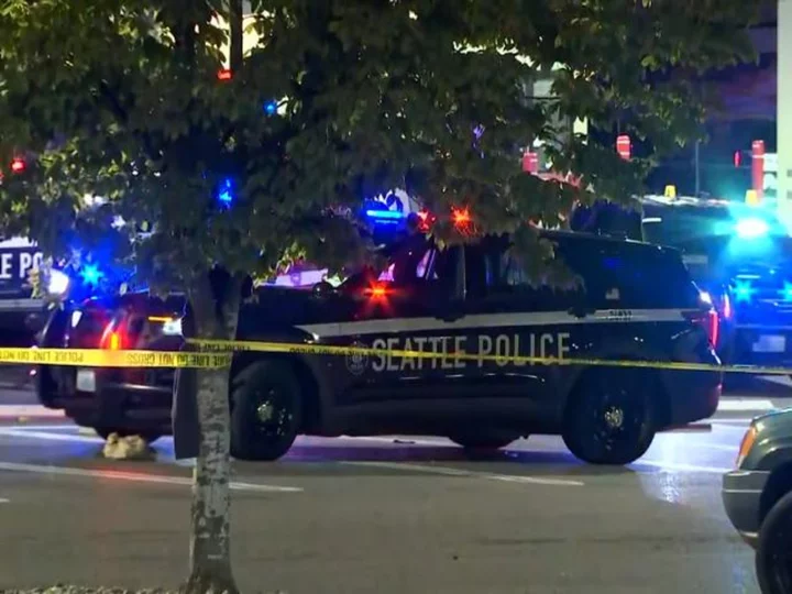 5 people injured after shooting in Seattle parking lot, police say