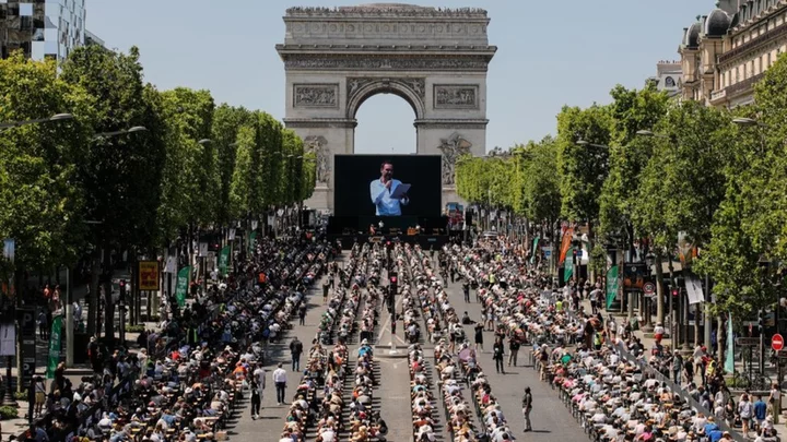 France: Paris Champs-Élysées hosts mass spelling contest