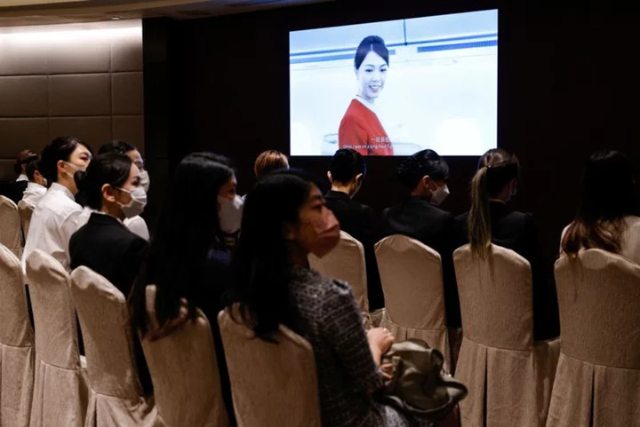 Cathay Pacific to hire cabin attendants from mainland China from July