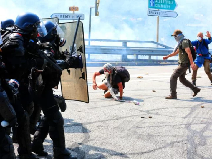 Police and protesters injured in clashes at French-Italian tunnel site