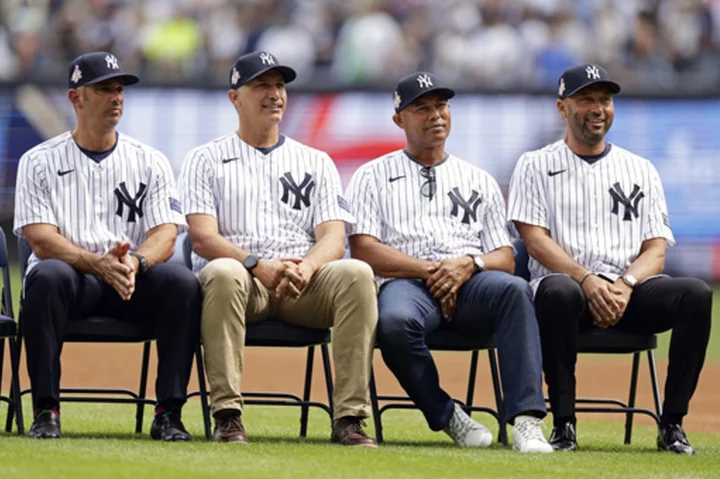 Jeter returns as Yankees honor 1998 team at Old-Timers' Day, Boone booed by some