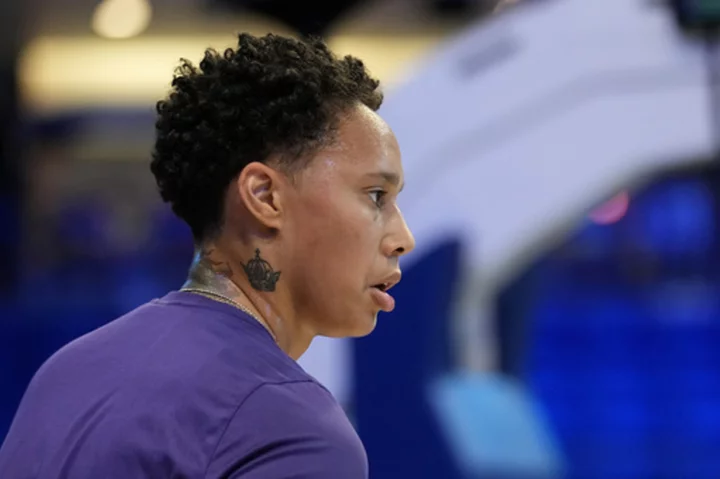 Brittney Griner, Mercury teammates confronted at airport by 'provocateur,' WNBA says