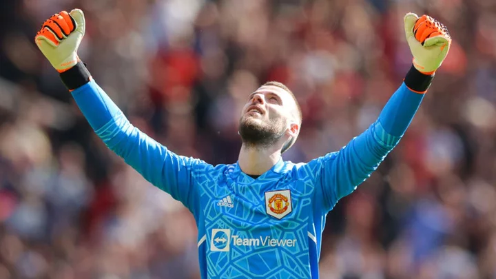 Erik ten Hag reacts to David de Gea winning Golden Glove award