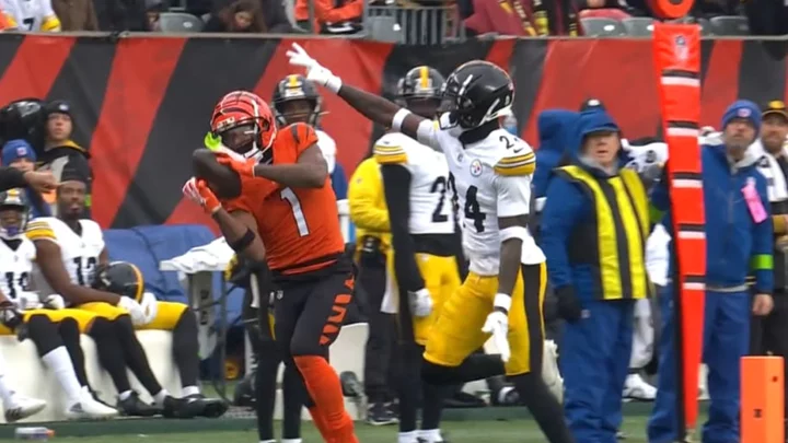 Ja'Marr Chase Makes Catch While Holding Joey Porter Jr.'s Mouthguard