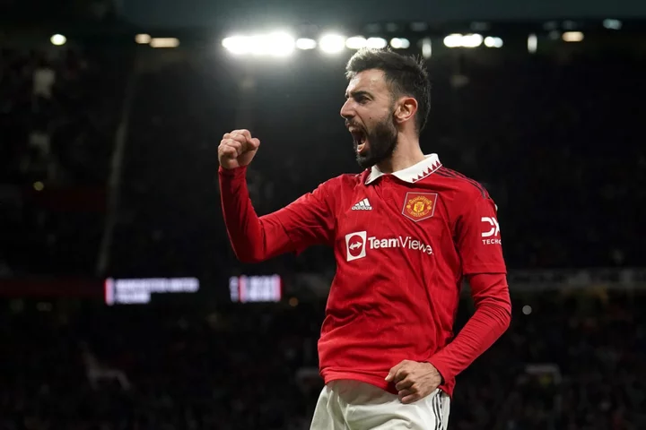 Manchester United seize on errors to beat Arsenal in New Jersey