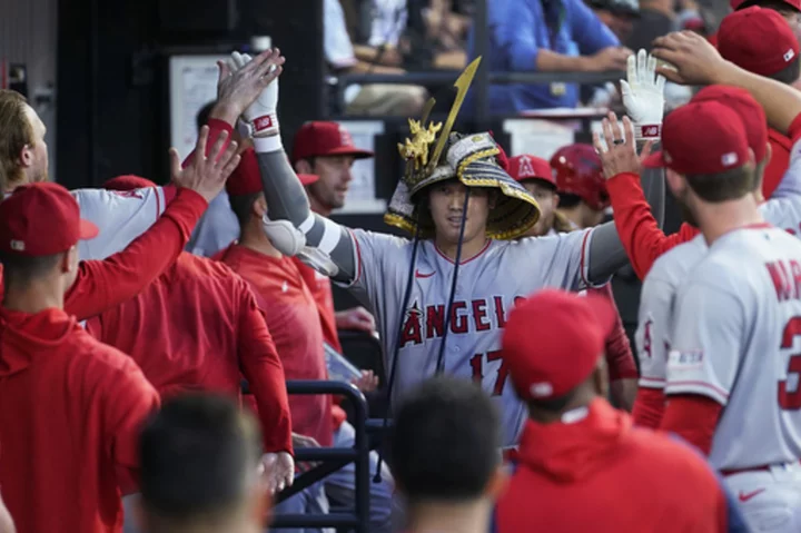 Vaughn drives in 3, González homers to help White Sox beat Angels 7-3