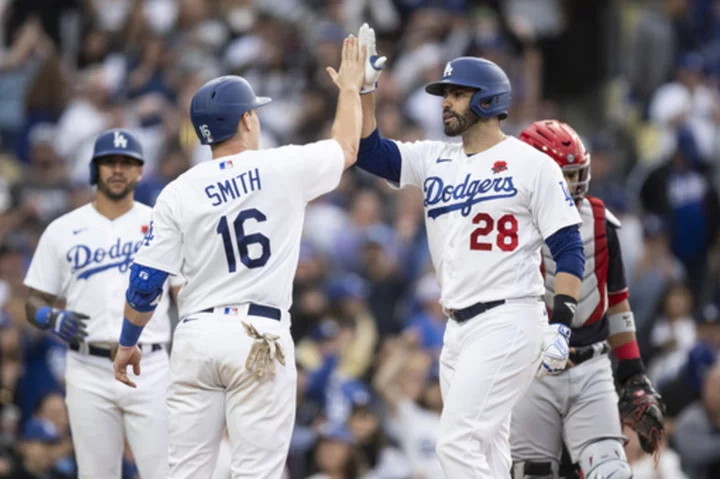 Martinez, Freeman power Dodgers' big inning in 6-1 win over Nationals