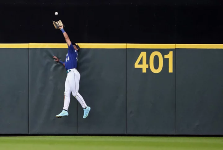 Logan Gilbert shuts down Padres, gets help from Julio Rodríguez catch in center as Mariners win 2-0