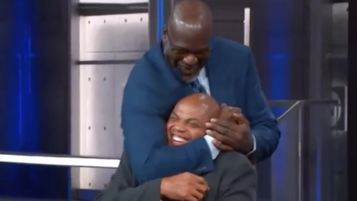 Shaquille O'Neal Goes Full Draymond Green, Puts Charles Barkley in a Headlock