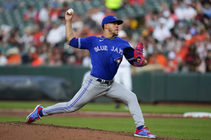 José Berríos takes no-hitter into 7th, Blue Jays beat Orioles 3-1