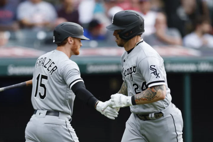 González hits 2-run double, Grandal homers as White Sox rally to top Guardians 4-2