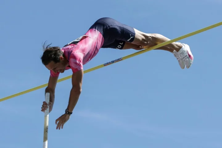 Former Olympic pole vault champion Lavillenie undergoes surgery