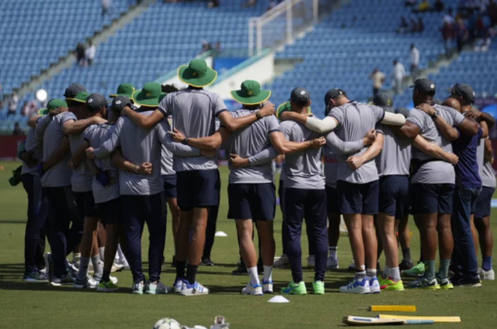 Australia bowls first on untested wicket against South Africa at Cricket World Cup