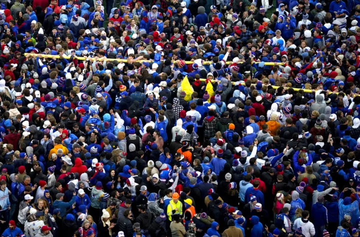 Kansas fans dump goalposts in Potter Lake after upsetting No. 6 Oklahoma