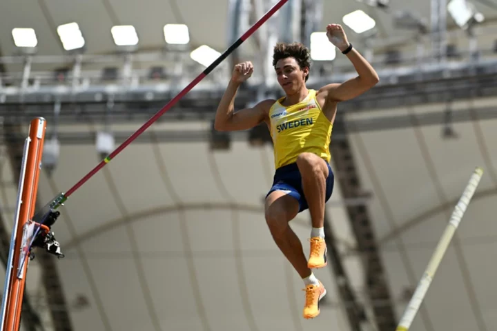 Duplantis soars into world pole vault final