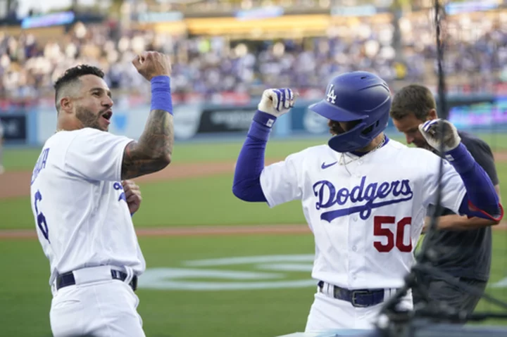 Dodgers edge defending champion Astros 3-2 as LA fans rain down boos on Altuve and Bregman