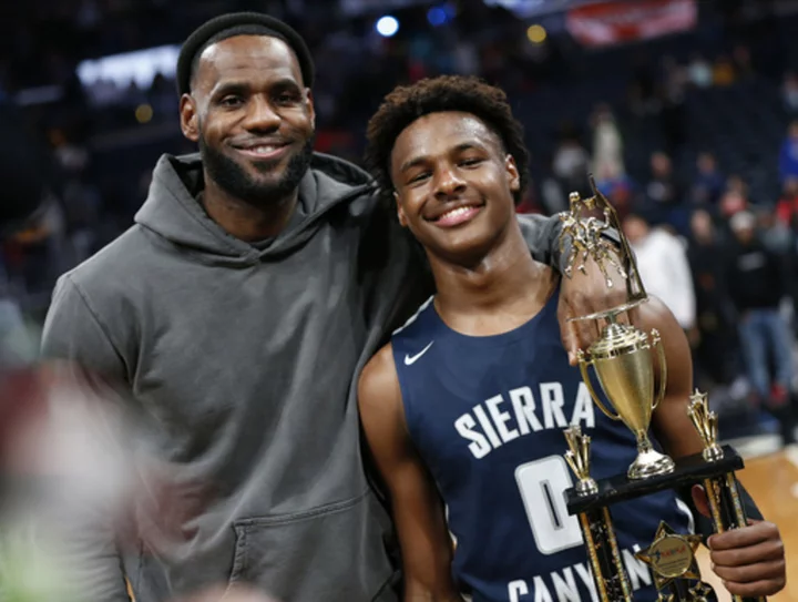 Bronny James joins USC teammates for preseason fan event