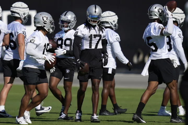 Raiders wide receiver Davante Adams leaves practice with apparent leg injury