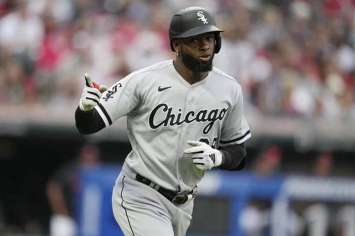 White Sox outfielder Luis Robert Jr. returns to starting lineup after finger injury