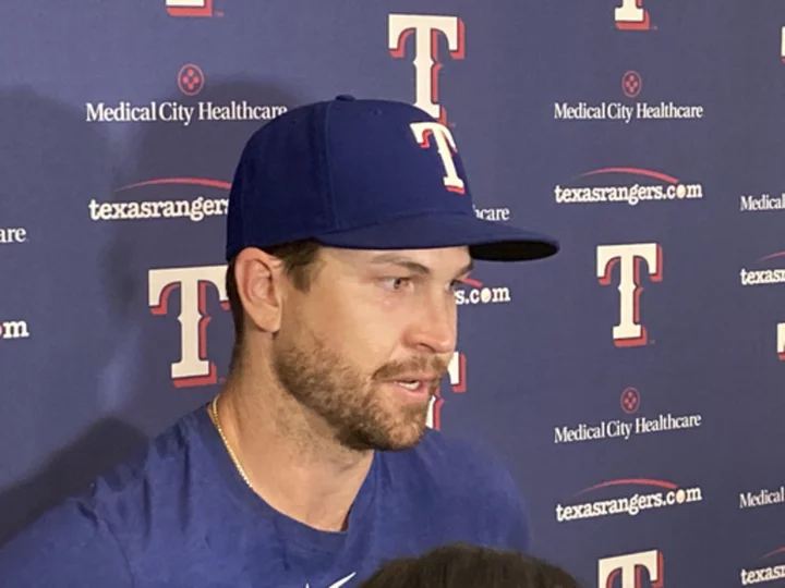 Jacob deGrom has reconstructive elbow surgery, Rangers say procedure went well