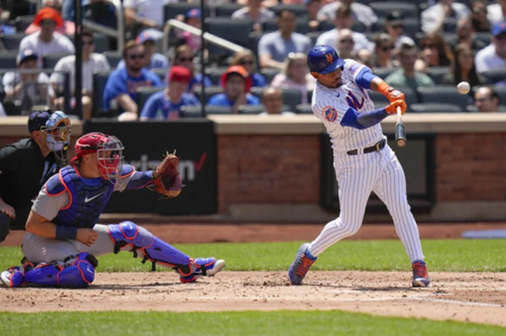 Angels acquire veteran infielder Eduardo Escobar from the Mets for 2 minor league pitchers