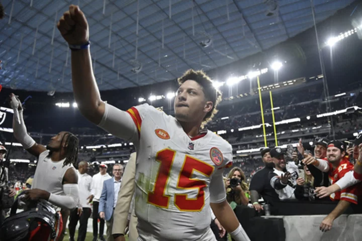 Chiefs finally play clean game as offense comes alive in second half against Raiders