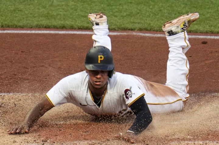 Hayes has career night, Pirates send Mets to 7th straight loss with 14-7 romp