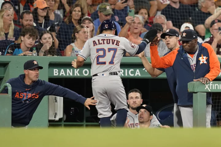 Houston's Jose Altuve hits 2-run homer to become 1st Astros player to hit for cycle since 2013