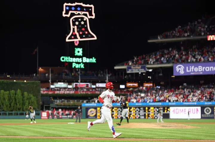 Rally Gator: Phillies avenge scapegoated service animal with comeback over Pirates