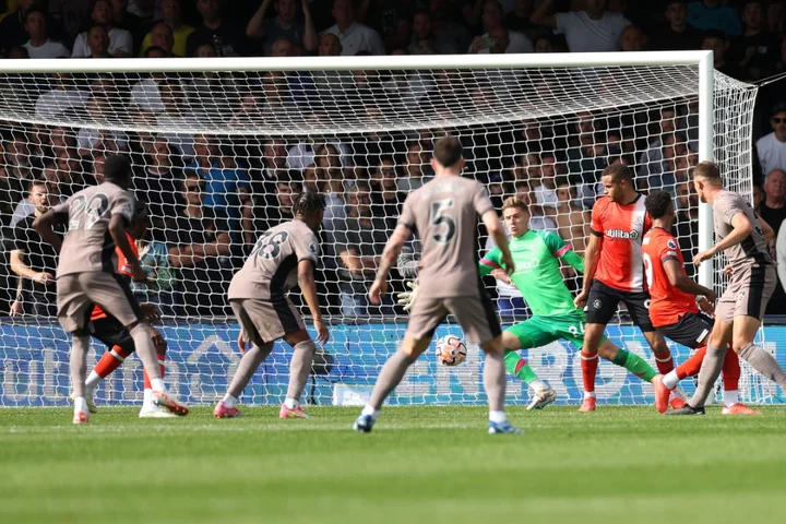 Micky van de Ven scores as ten-man Tottenham go top with win over Luton -