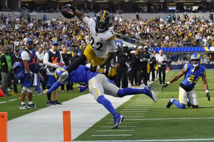 Steelers' offense awakens in fourth quarter, rallies for a 24-17 victory over the Rams